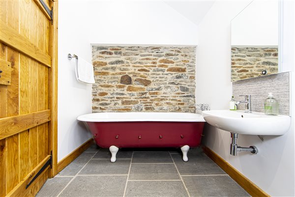 Nant Y Plas - Giant Victorian Roll Top Bath